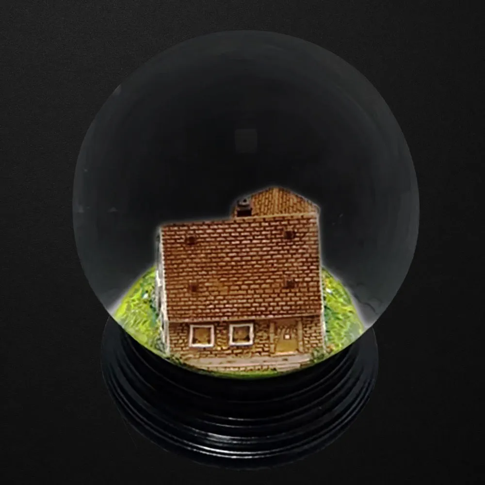 MMLP2 House Snow Globe