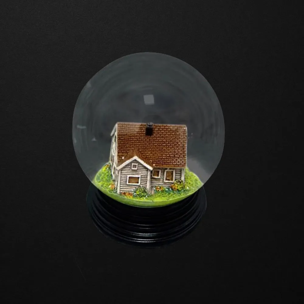 MMLP2 House Snow Globe