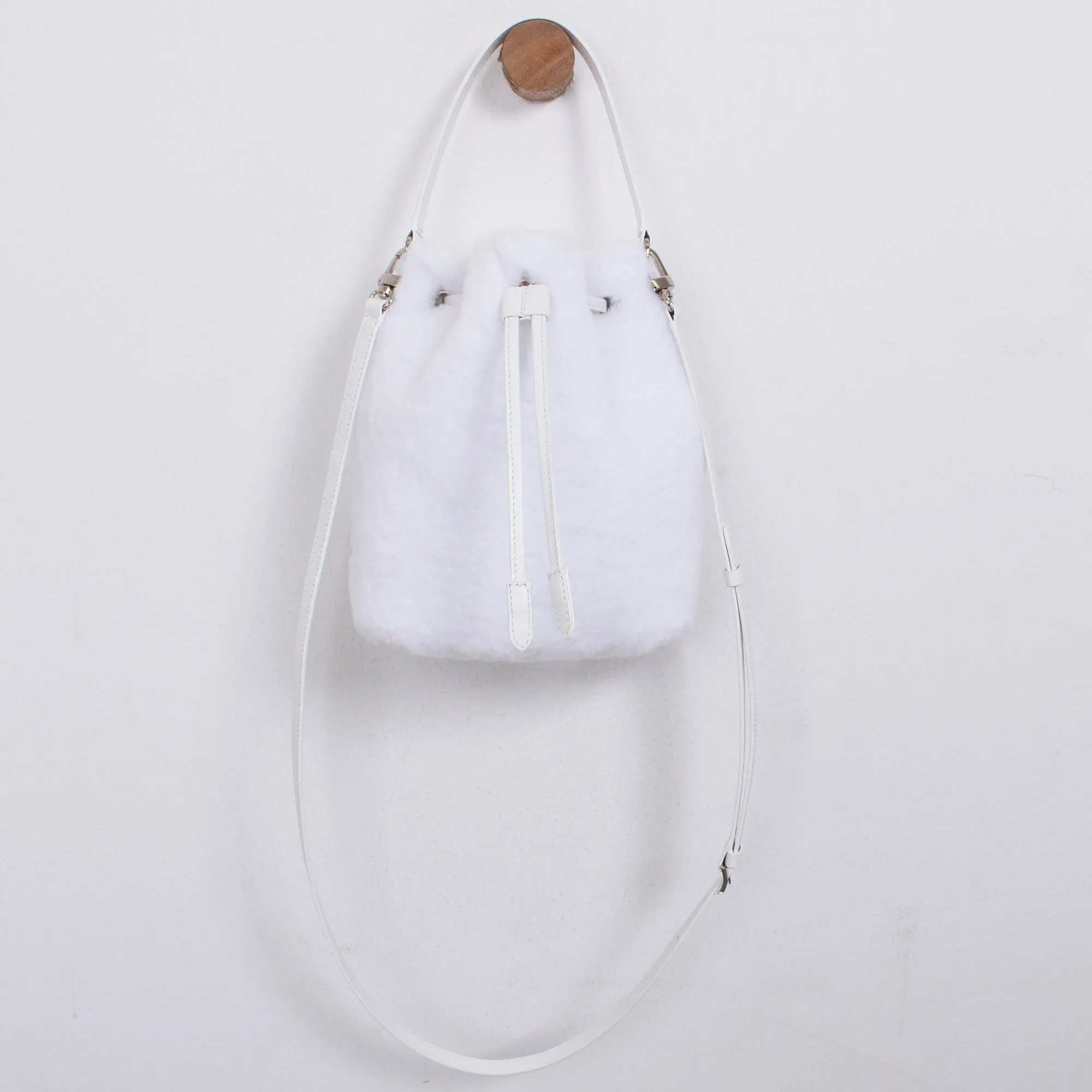 snow. fur shoulder bag.